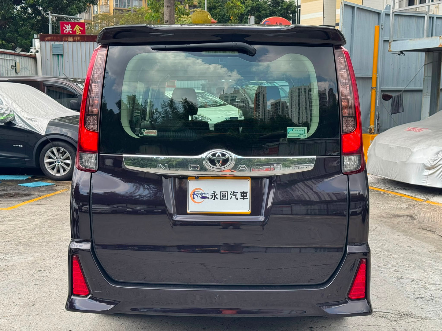 TOYOTA NOAH 2014