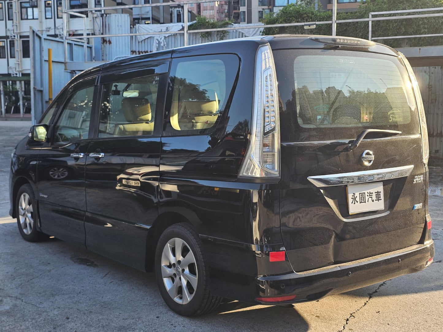 NISSAN SERENA 2013