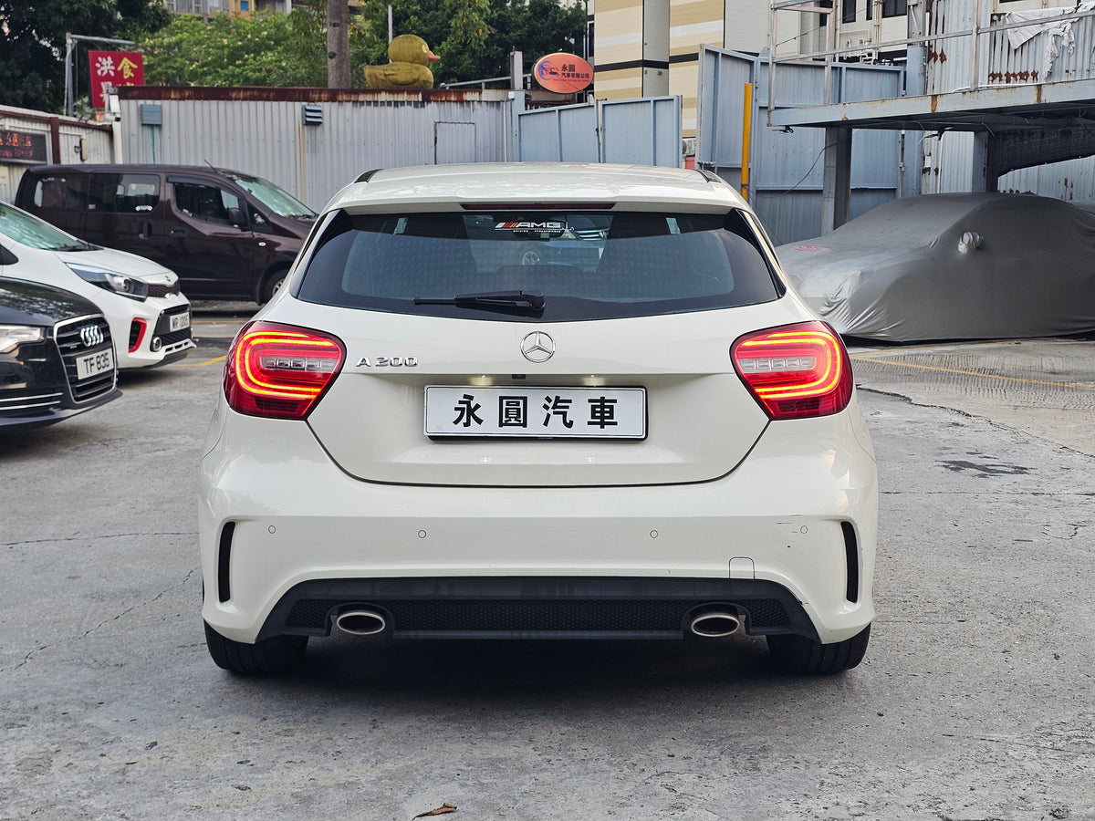 BENZ A200 2015