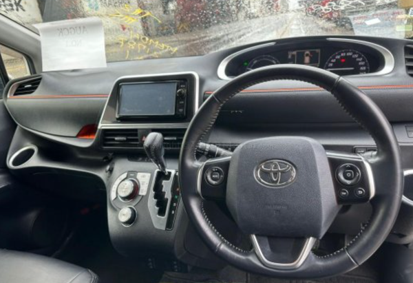 豐田 TOYOTA SIENTA HYBRID G TRD