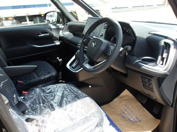 2025 Toyota Voxy hybrid