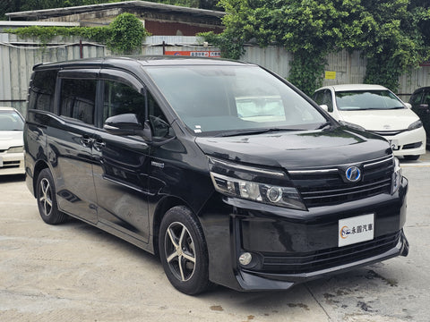 Toyota Voxy Hybrid 2015