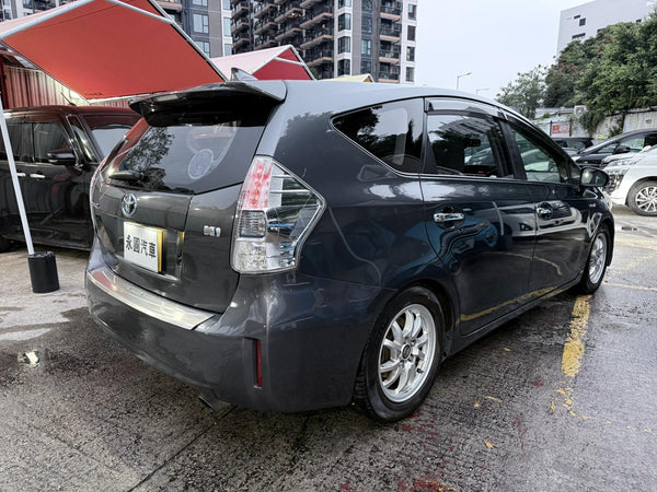 Toyota Prius V 2013