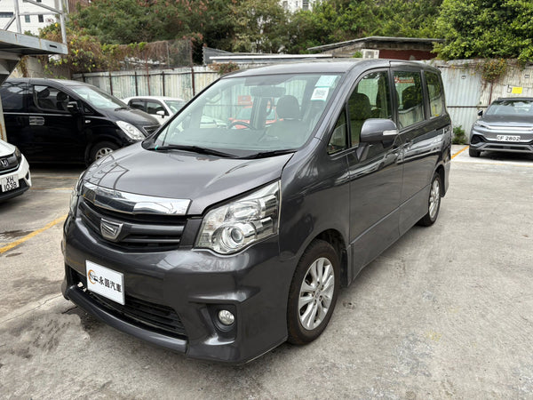 2013 Toyota Noah 70