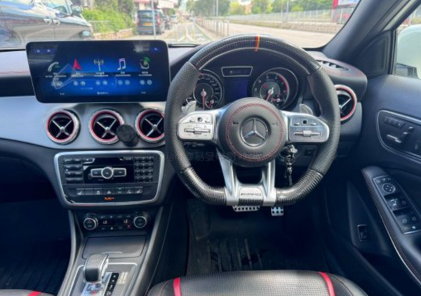 平治 MERCEDES-BENZ GLA45 AMG