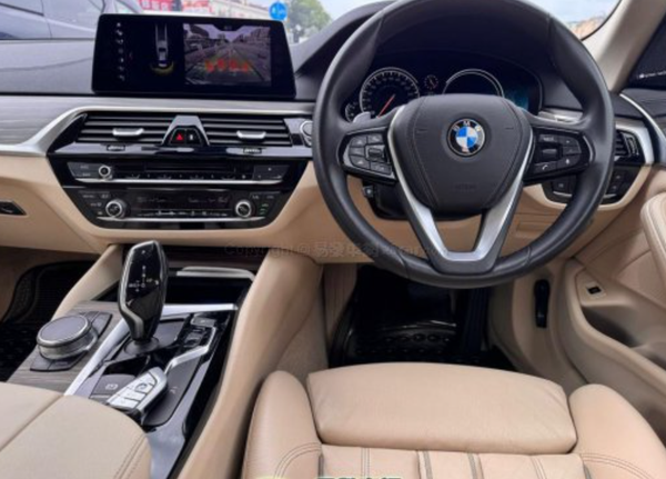 寶馬 BMW 520i SPORT