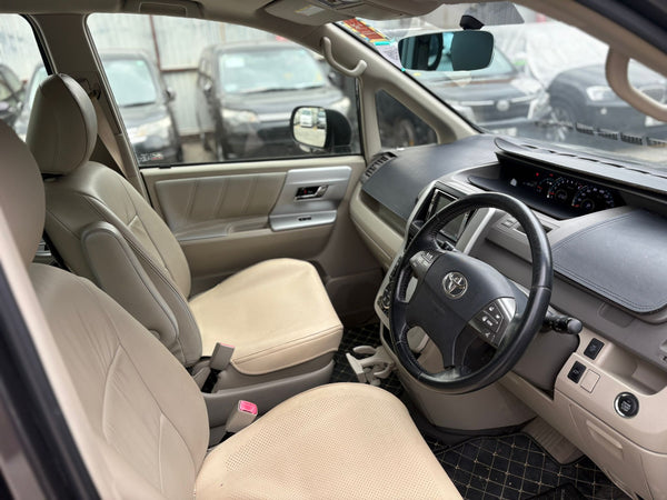 2015 Toyota Noah 70