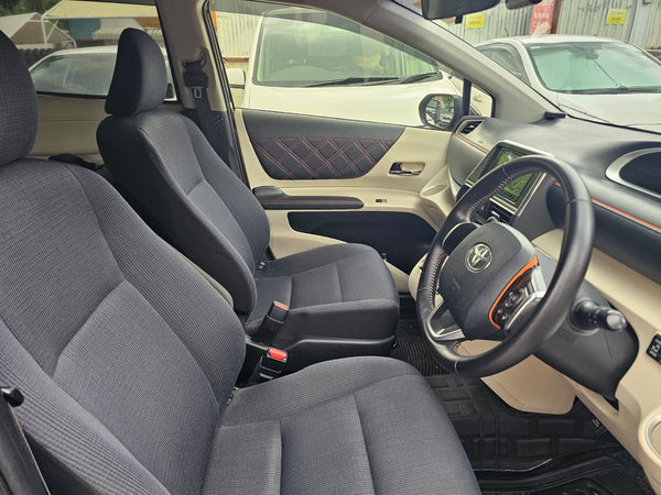 Toyota Sienta 2015