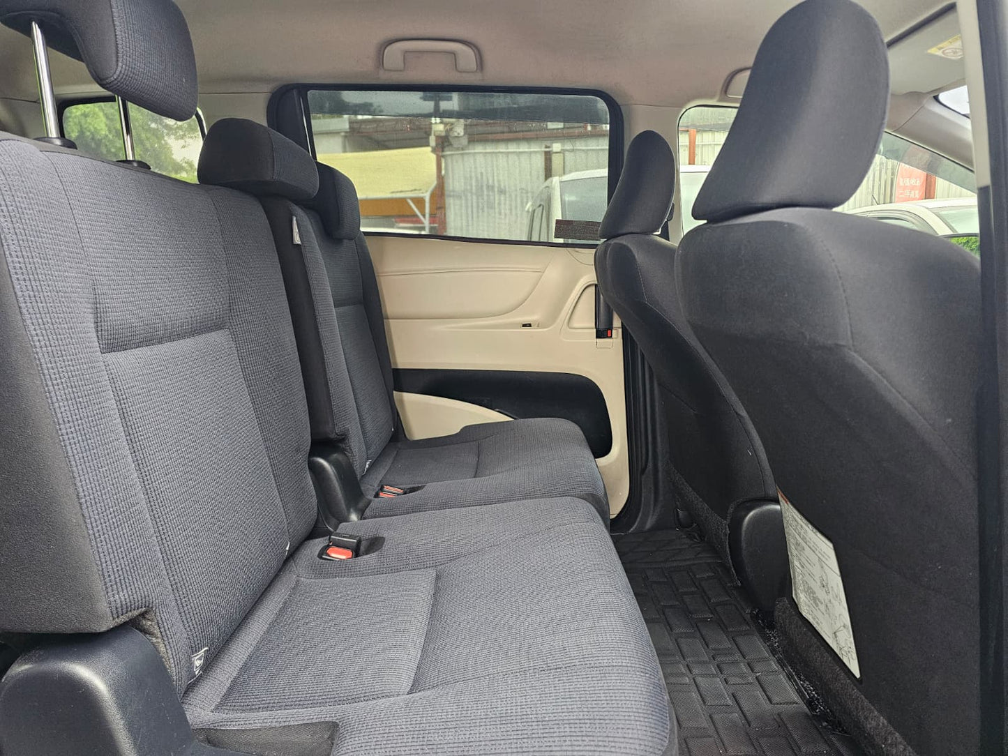 Toyota Sienta 2015