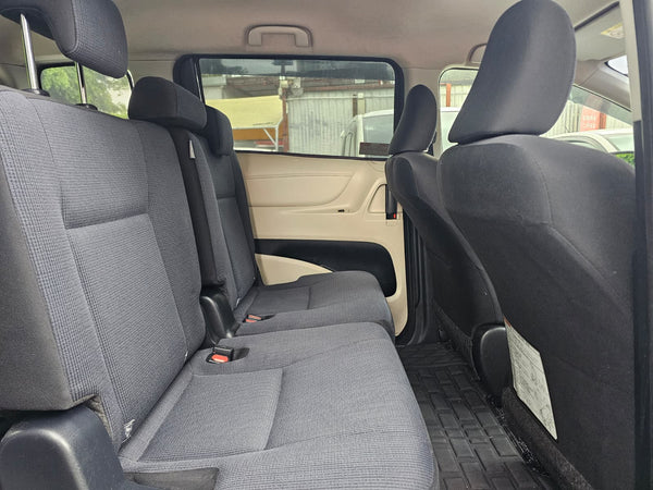 Toyota Sienta 2015
