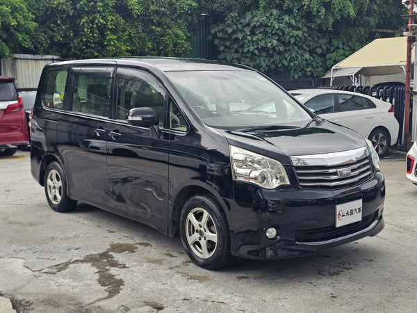 Toyota Noah 2013