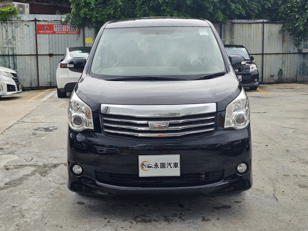 Toyota Noah 2013