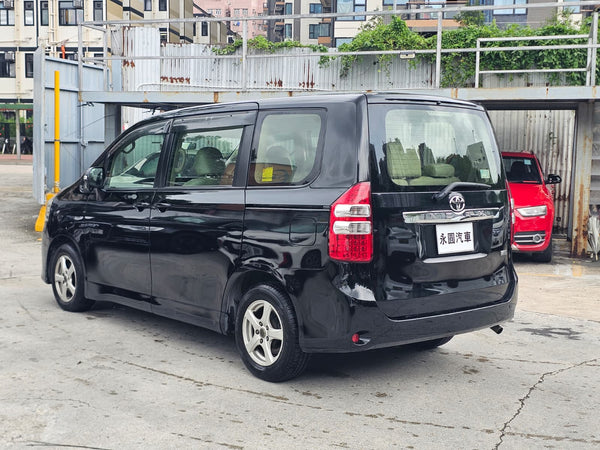 Toyota Noah 2013