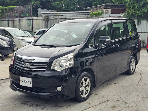 Toyota Noah 2013
