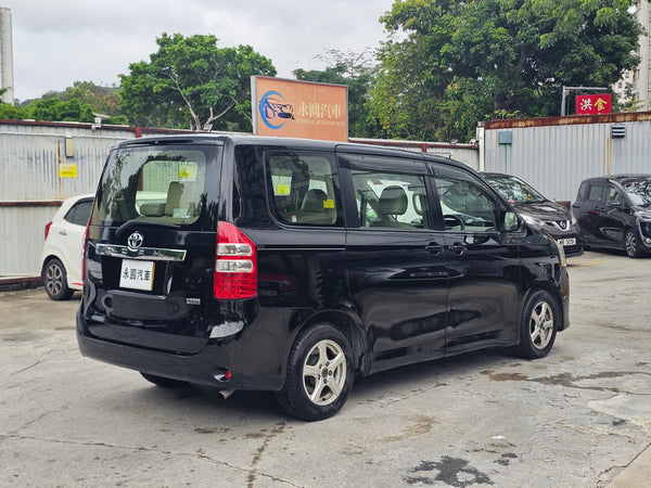 Toyota Noah 2013