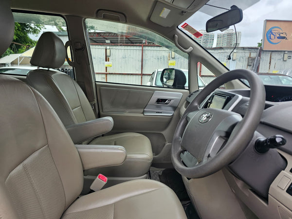 Toyota Noah 2013