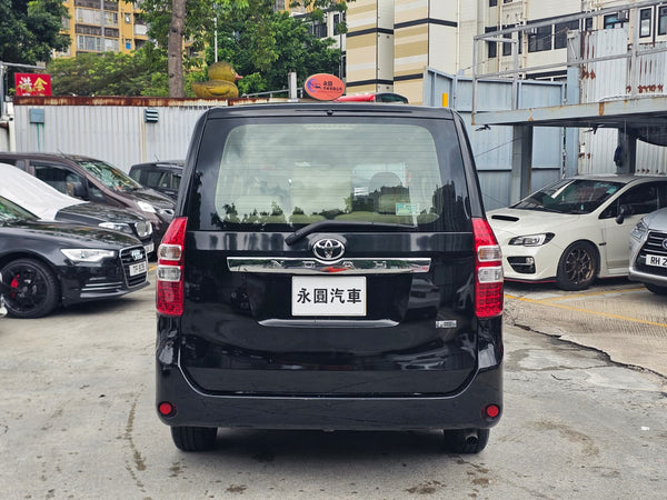 Toyota Noah 2013