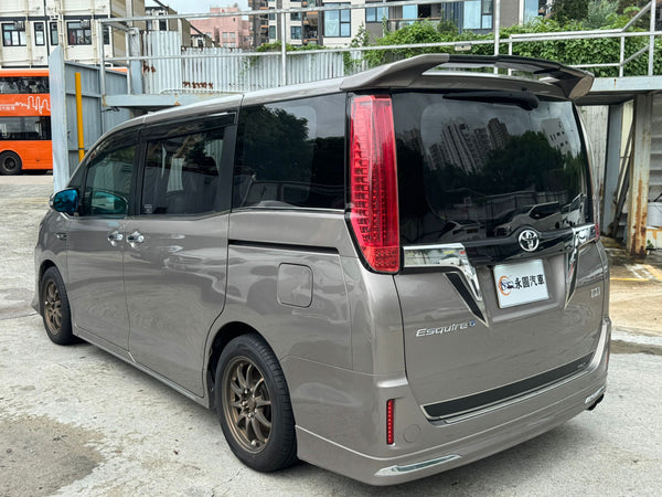 Toyota Esquire 2017