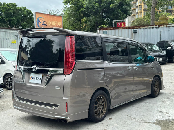 Toyota Esquire 2017