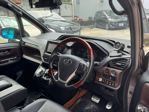 Toyota Esquire 2017