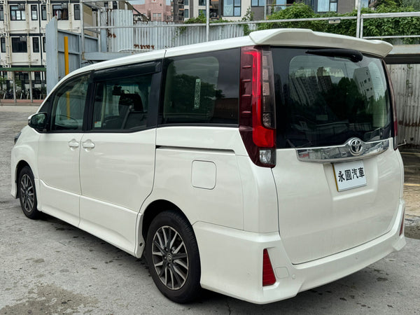 Toyota Noah 2016