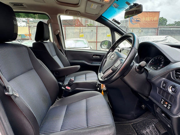 Toyota Noah 2016