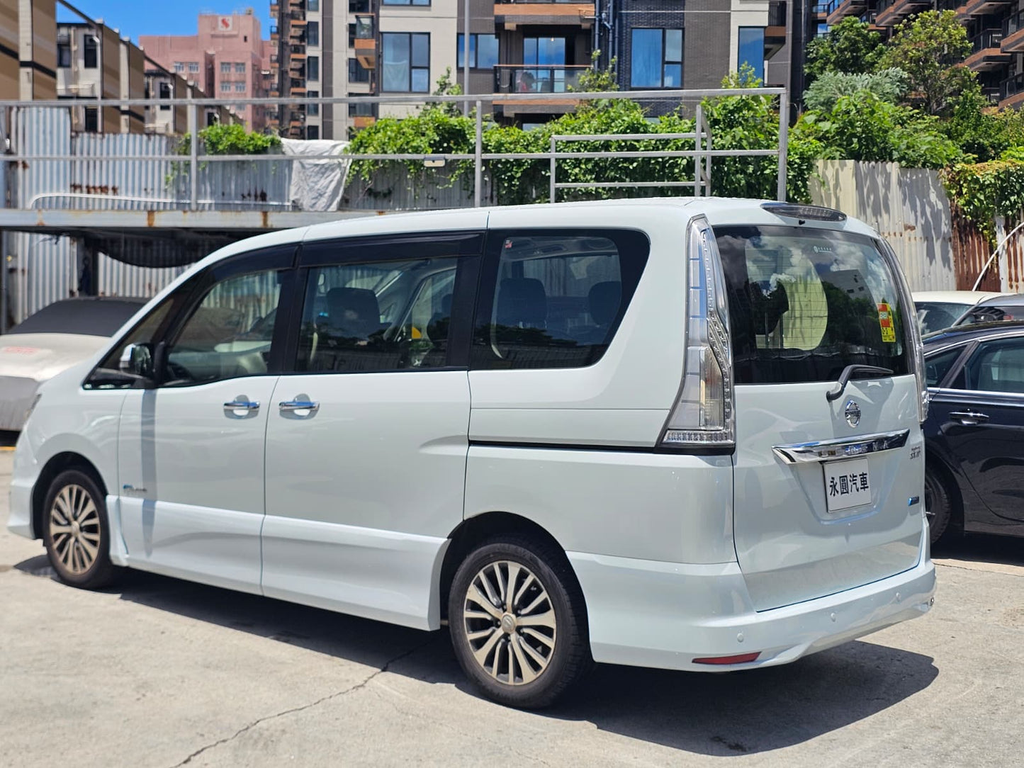 Nissan Serena 2014