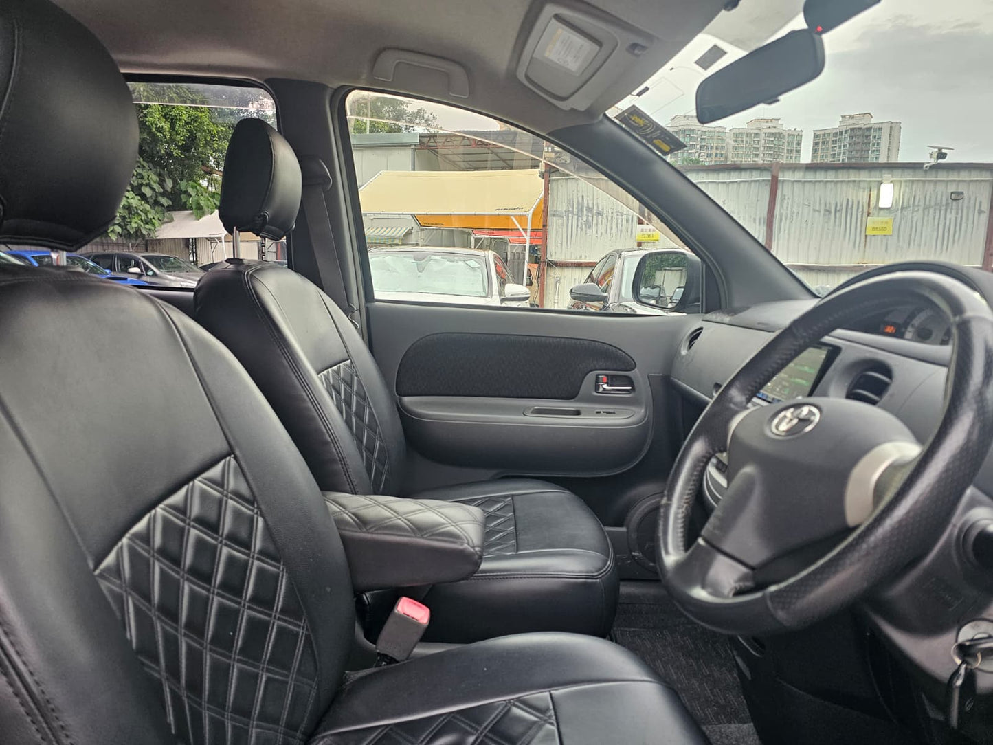 Toyota Sienta 2011