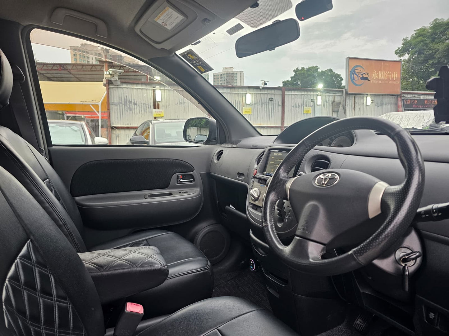 Toyota Sienta 2011