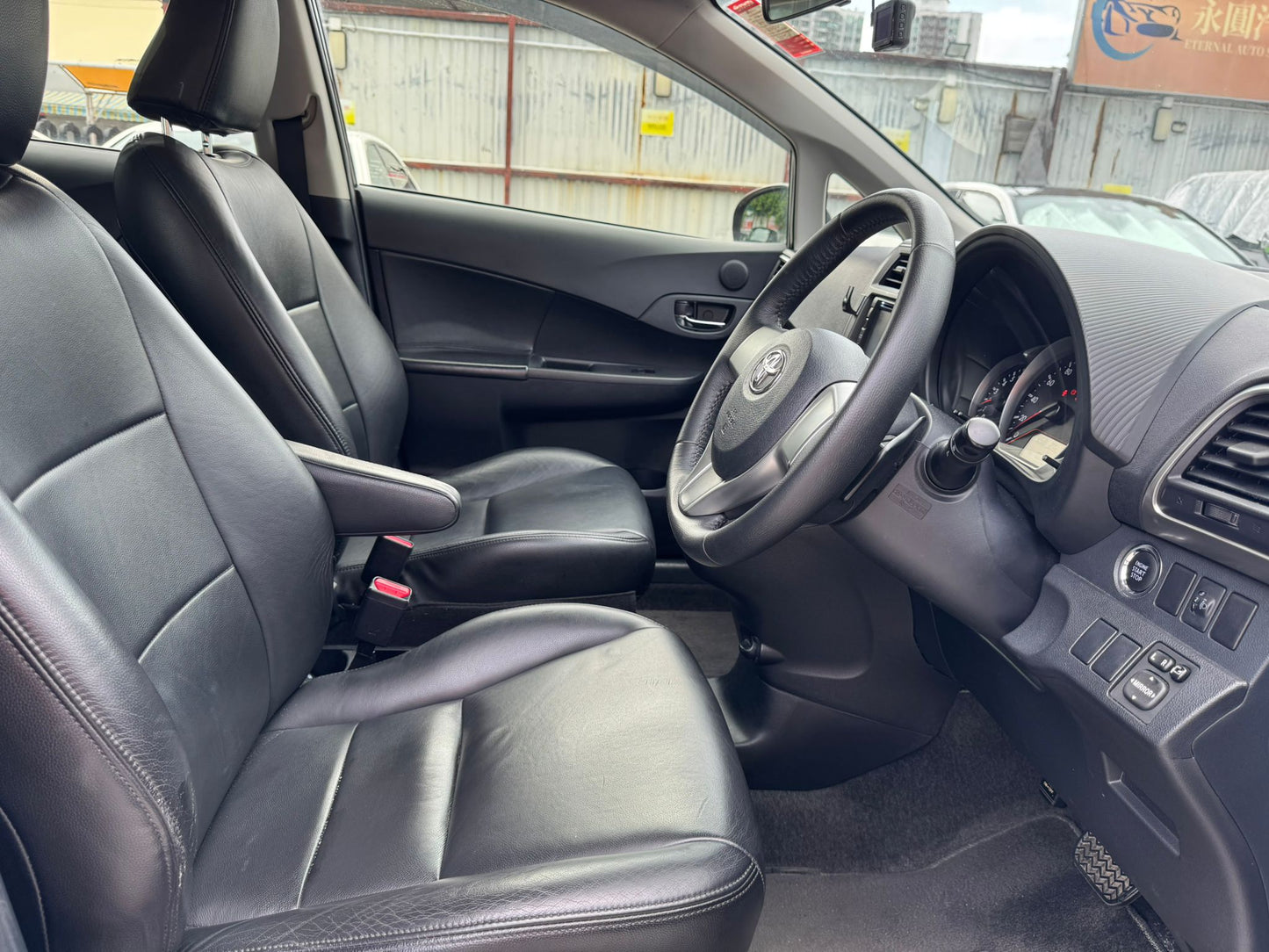 Toyota Ractis 2012
