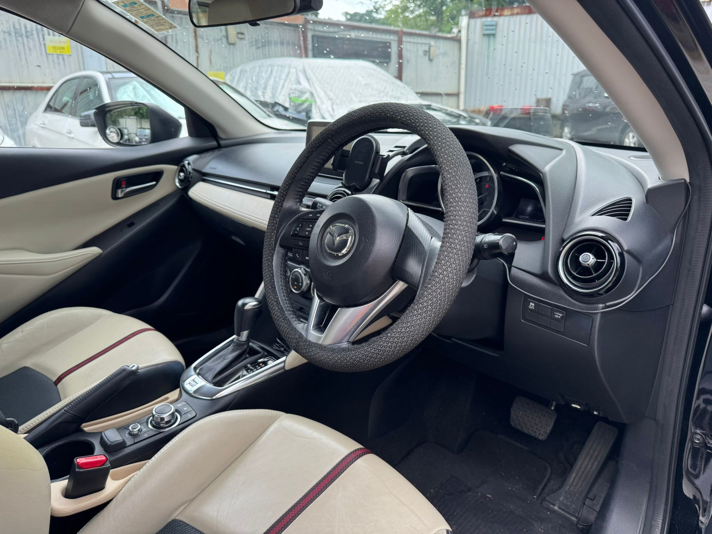Mazda Mazda2 2015