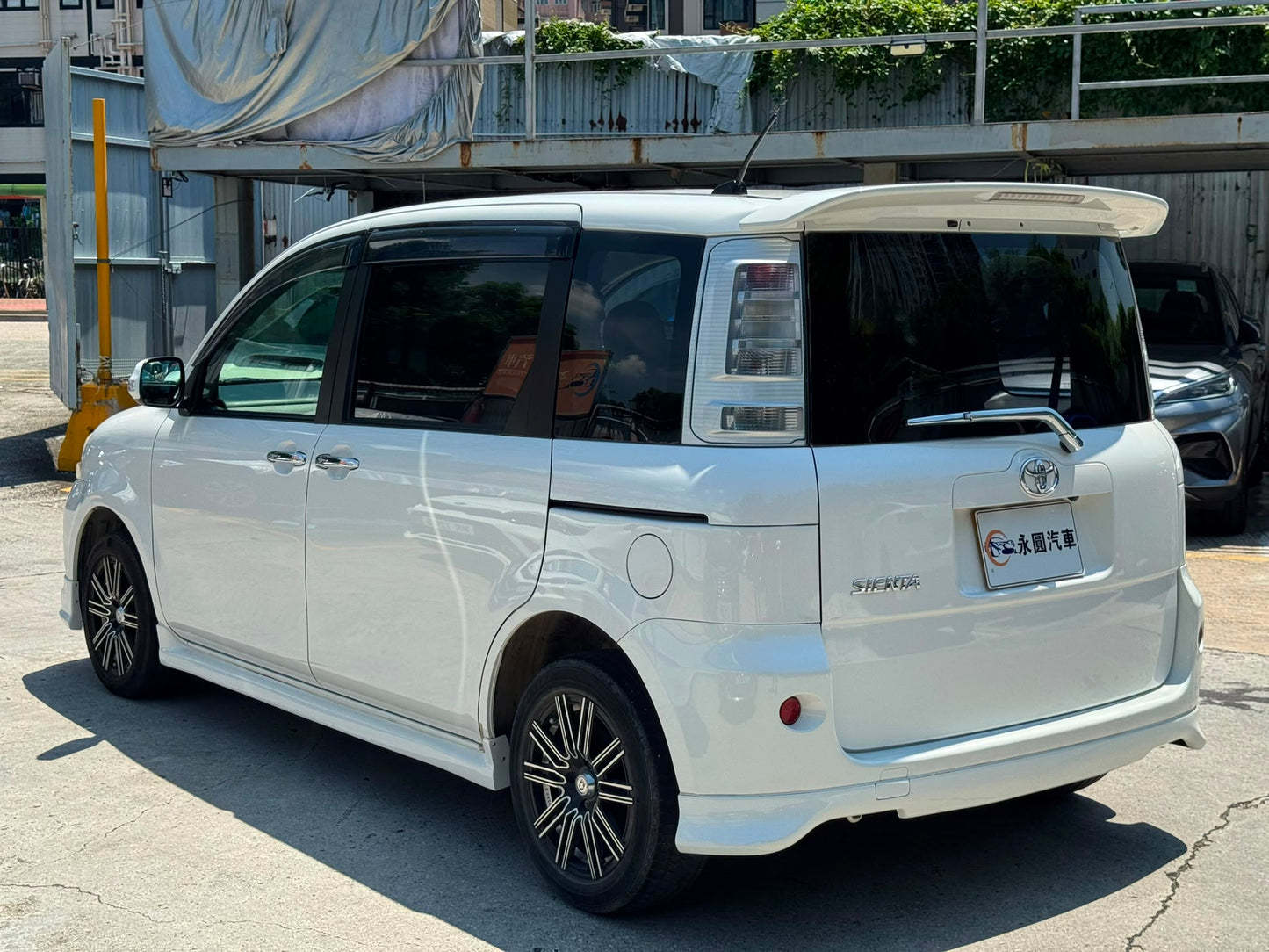 TOYOTA SIENTA 2011