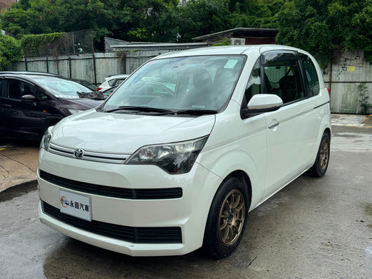 Toyota Spade 2015
