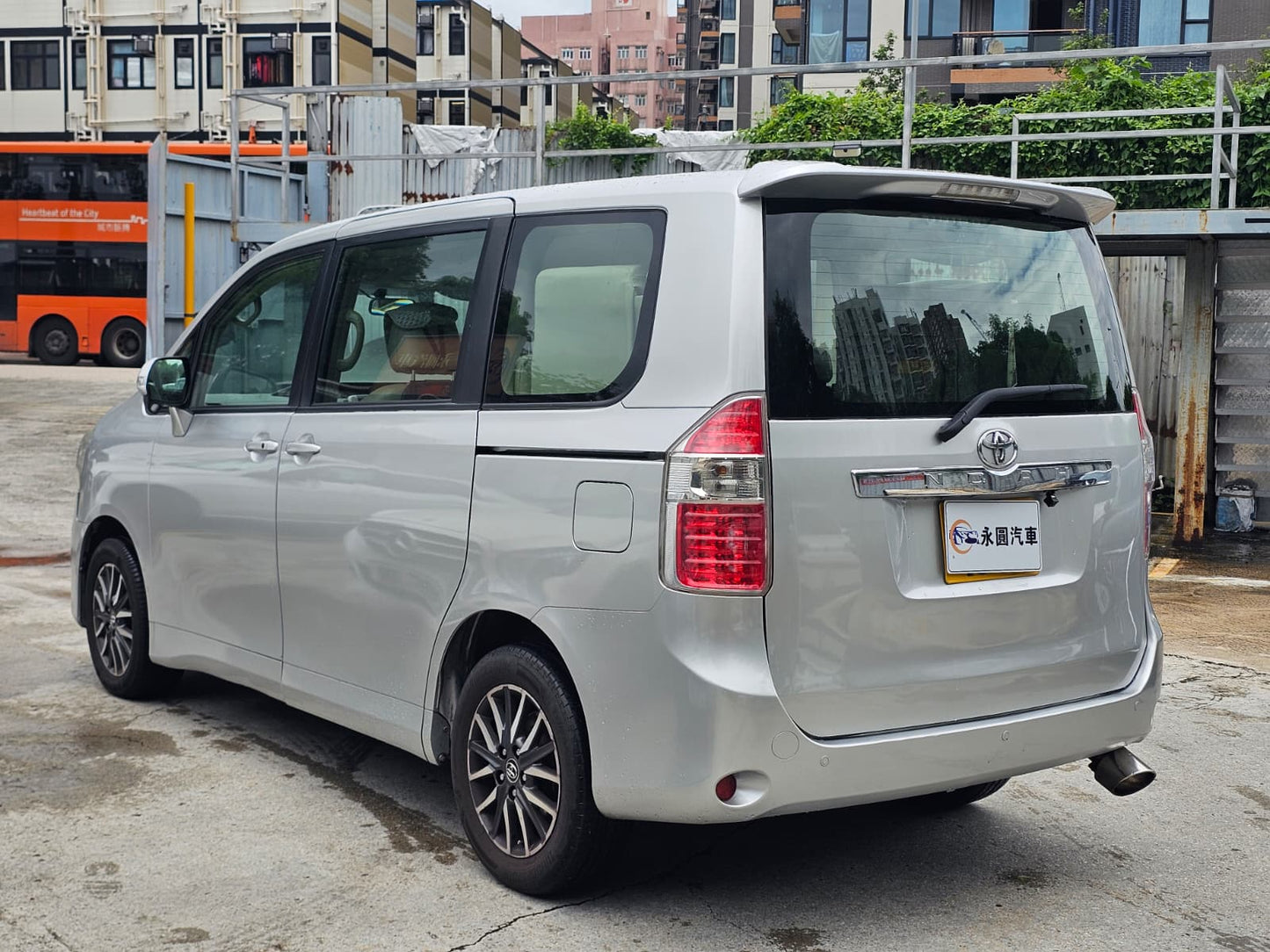 Toyota Noah 2008