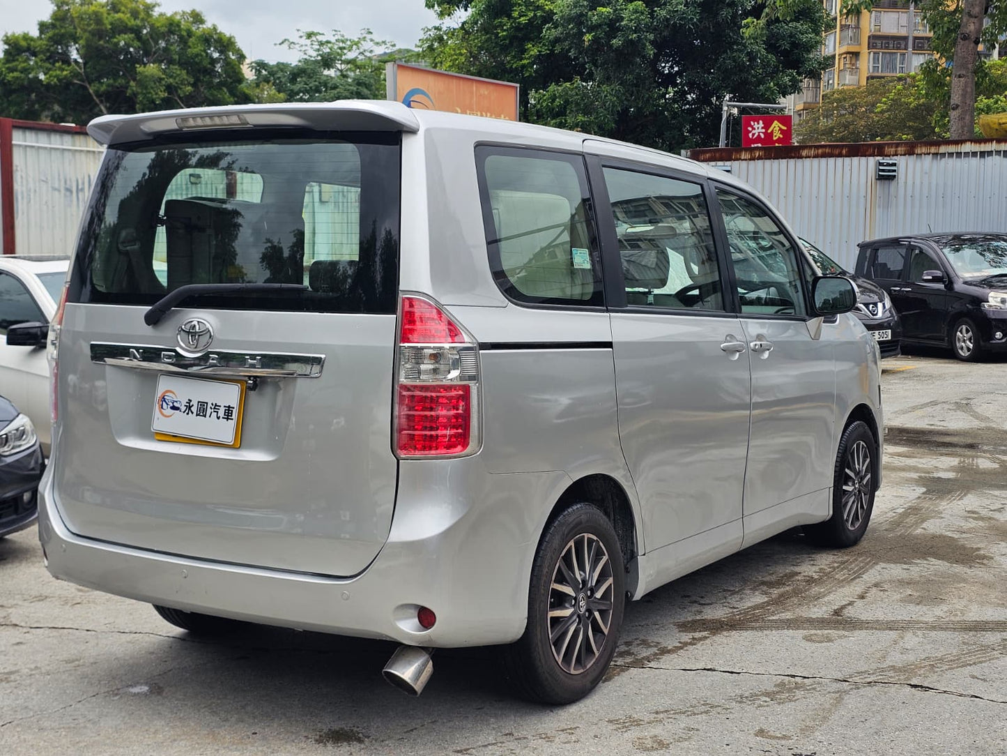Toyota Noah 2008