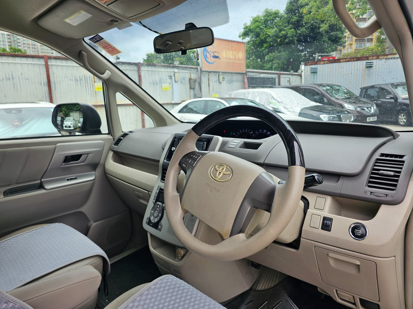 Toyota Noah 2008
