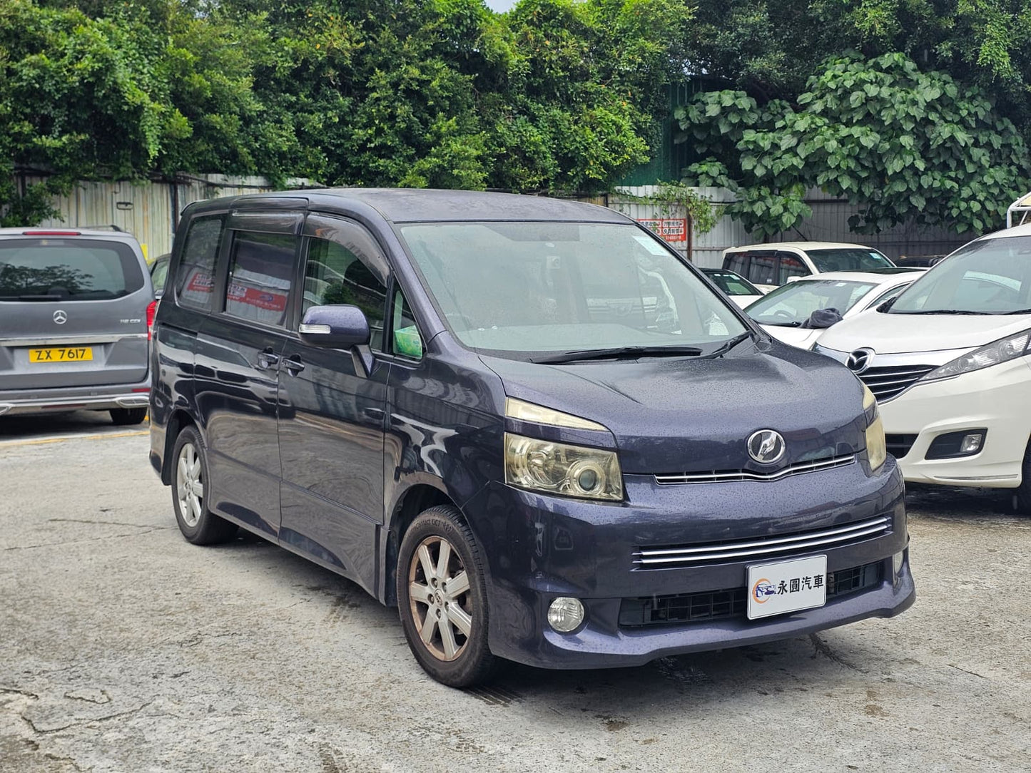 Toyota Voxy 2010