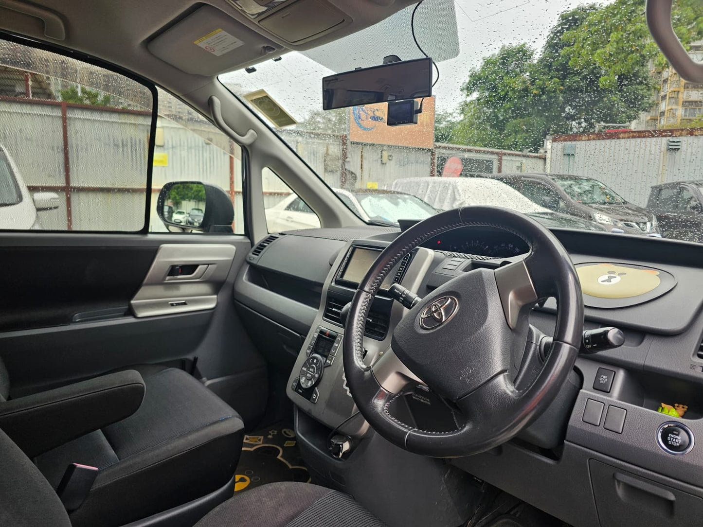 Toyota Voxy 2010