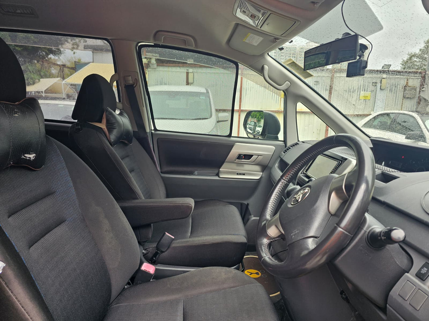 Toyota Voxy 2010