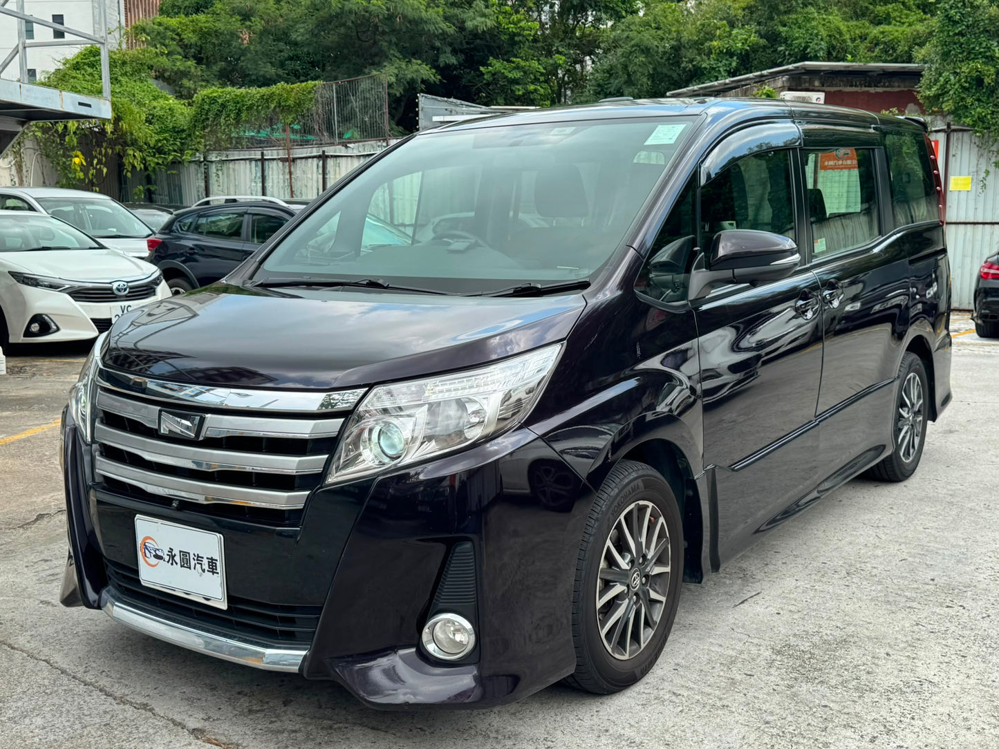 TOYOTA NOAH 2014