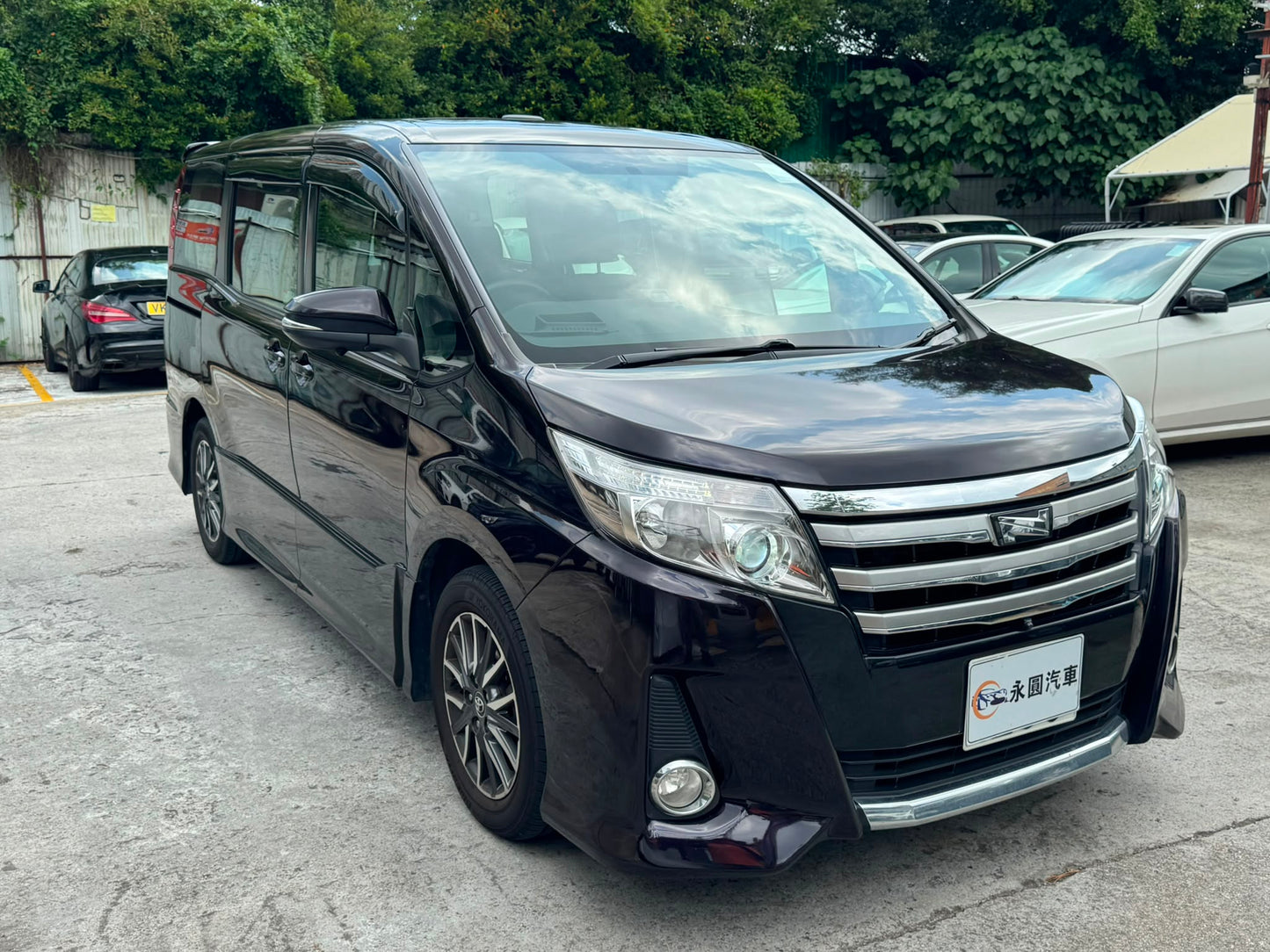 TOYOTA NOAH 2014