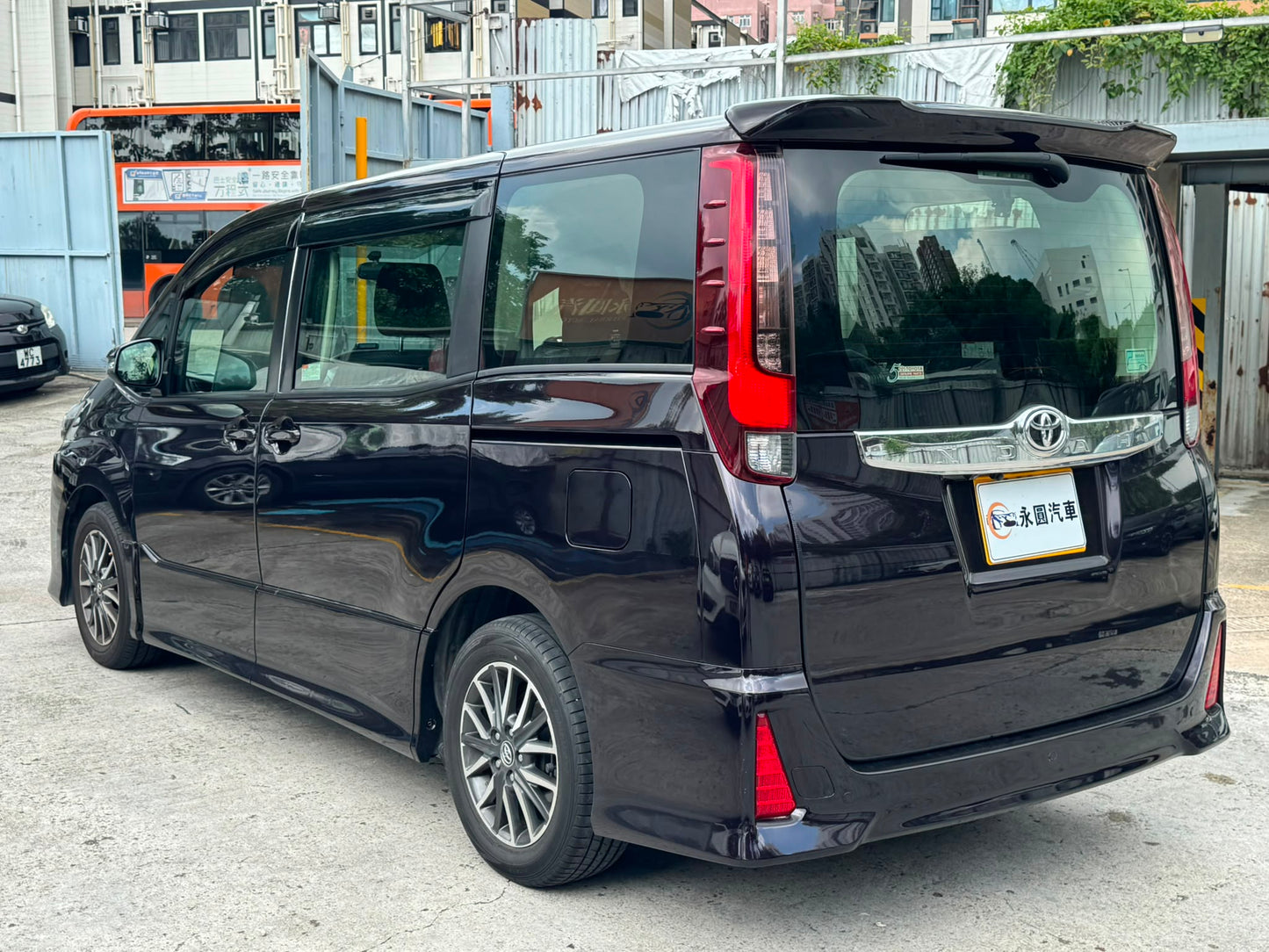 TOYOTA NOAH 2014