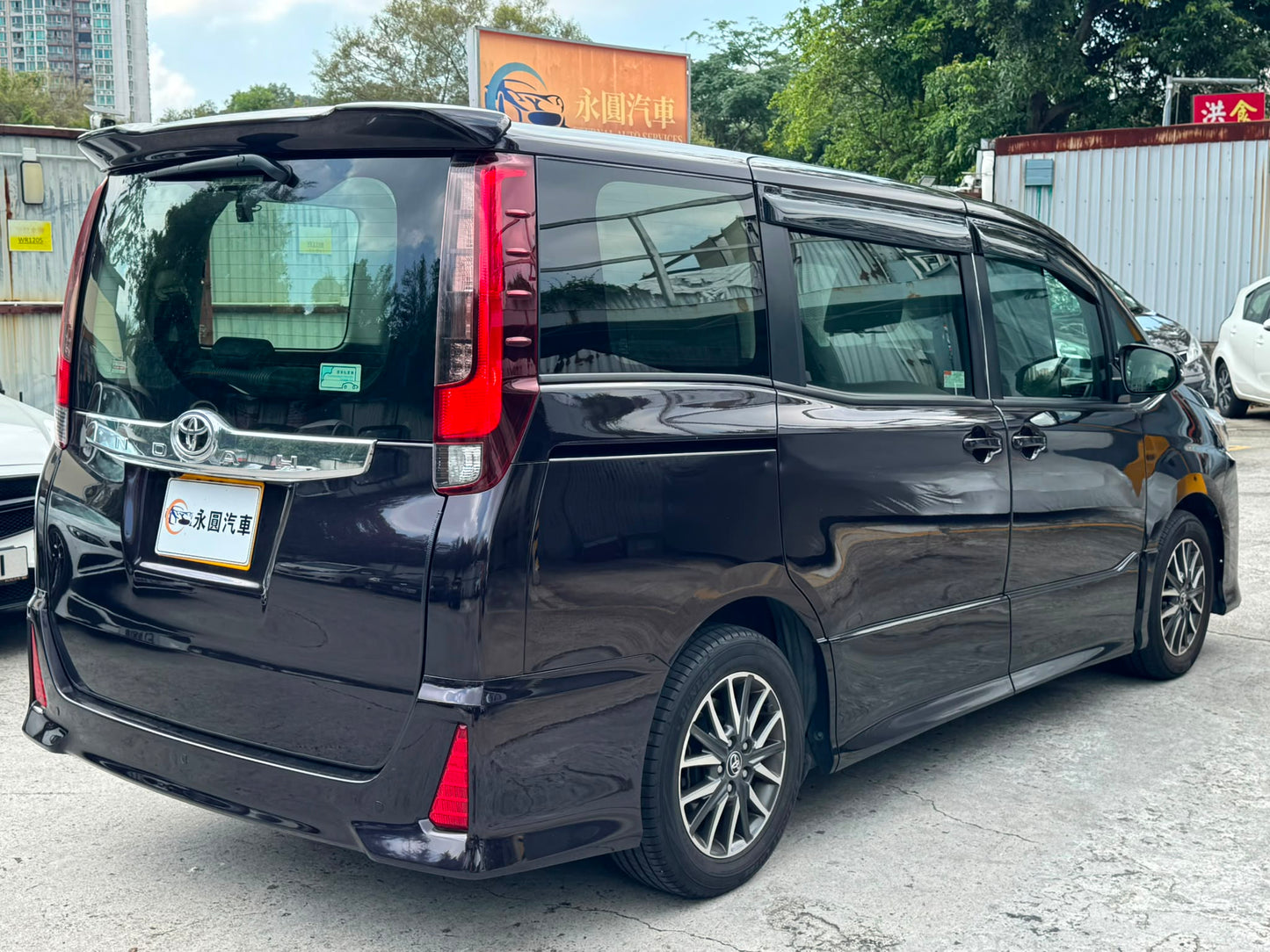 TOYOTA NOAH 2014