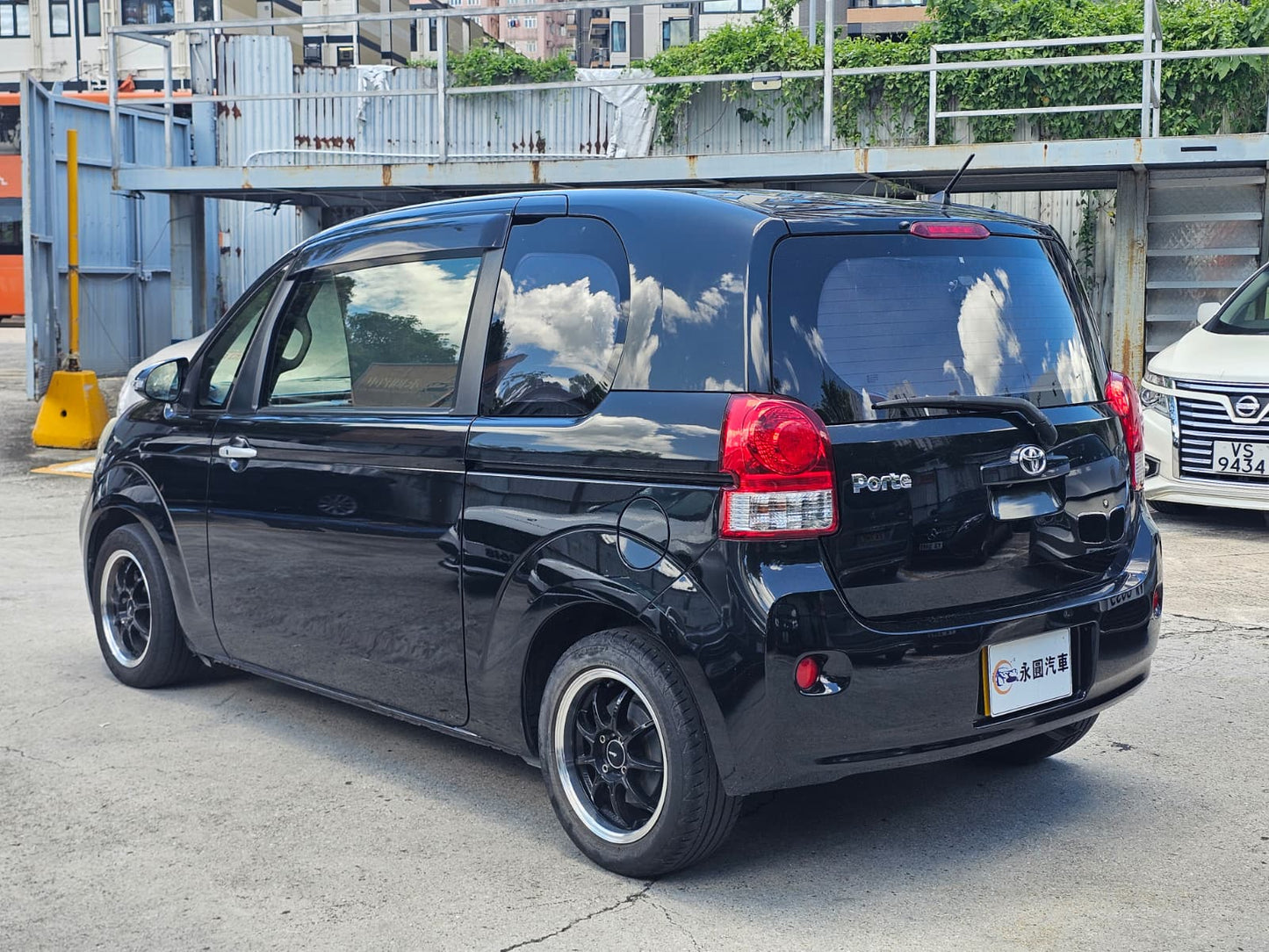 Toyota Porte 2013