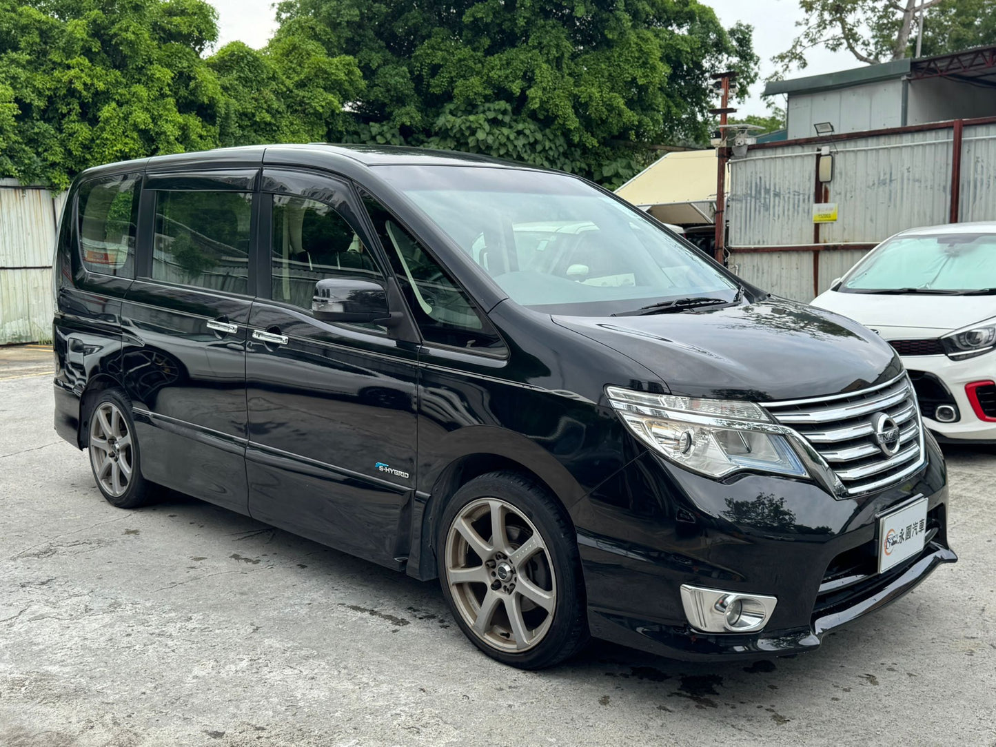 NISSAN SERENA  2015