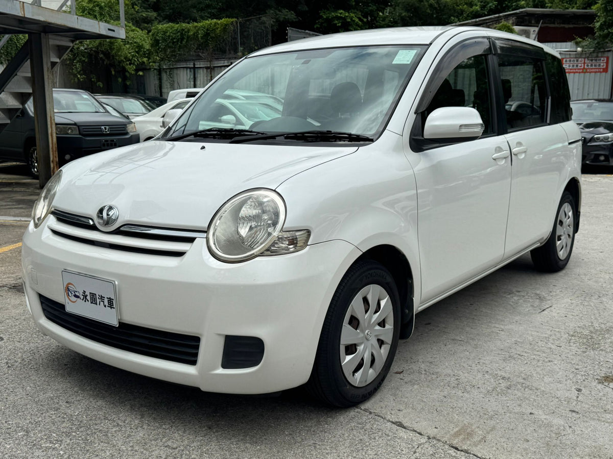 Toyota Sienta 2011