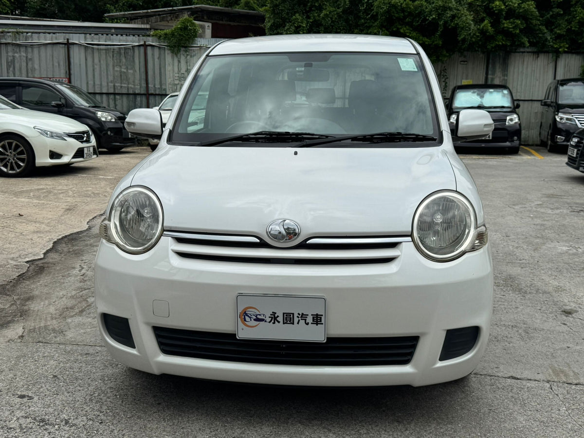 Toyota Sienta 2011