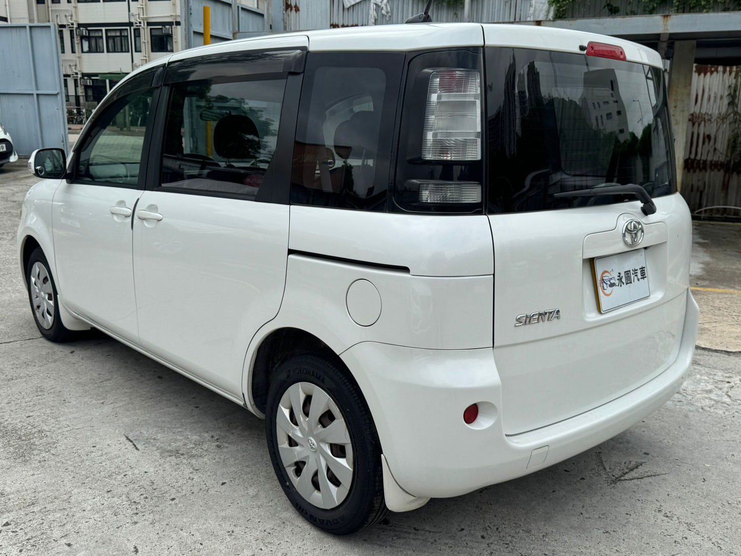 Toyota Sienta 2011