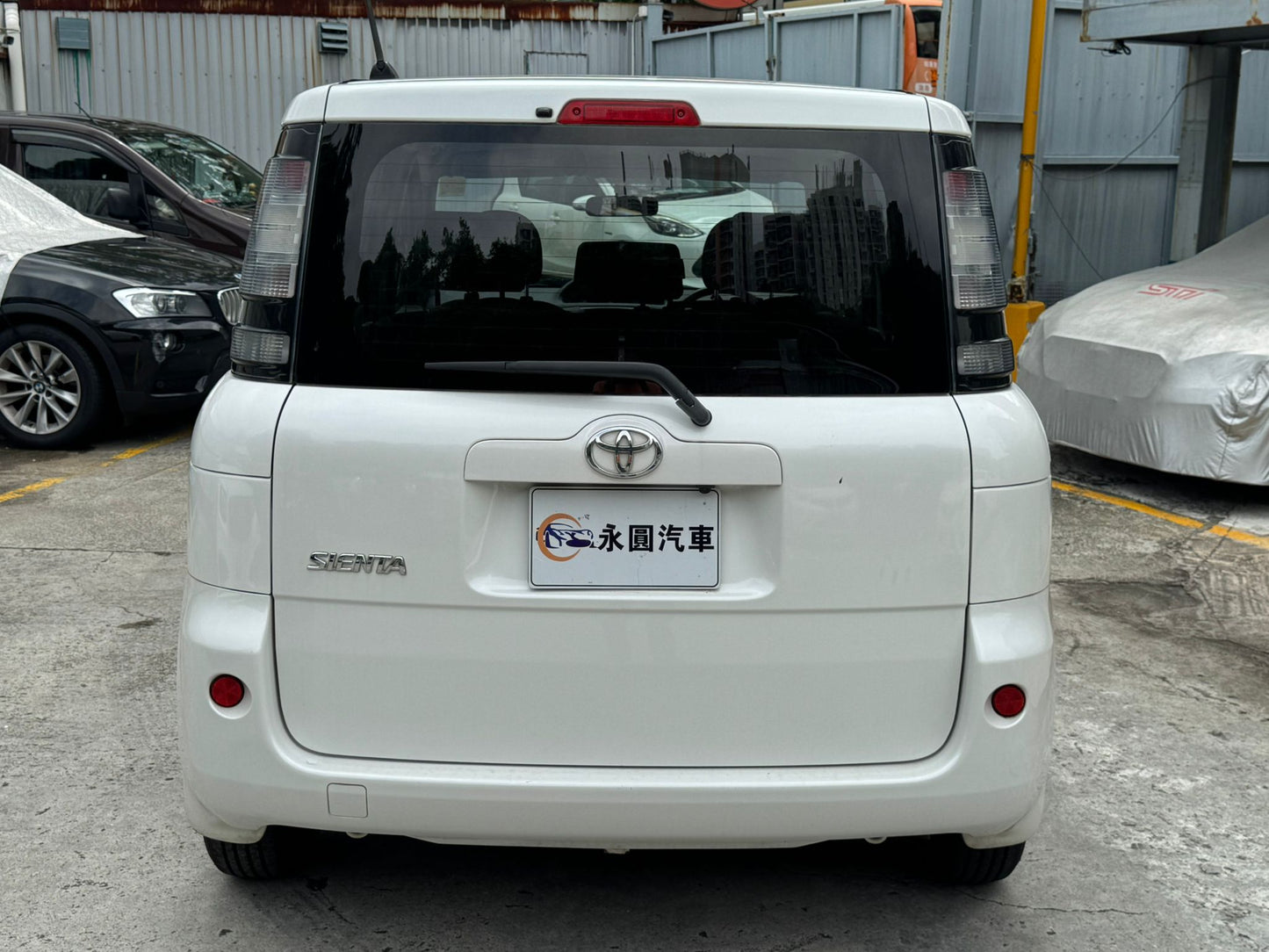 Toyota Sienta 2011