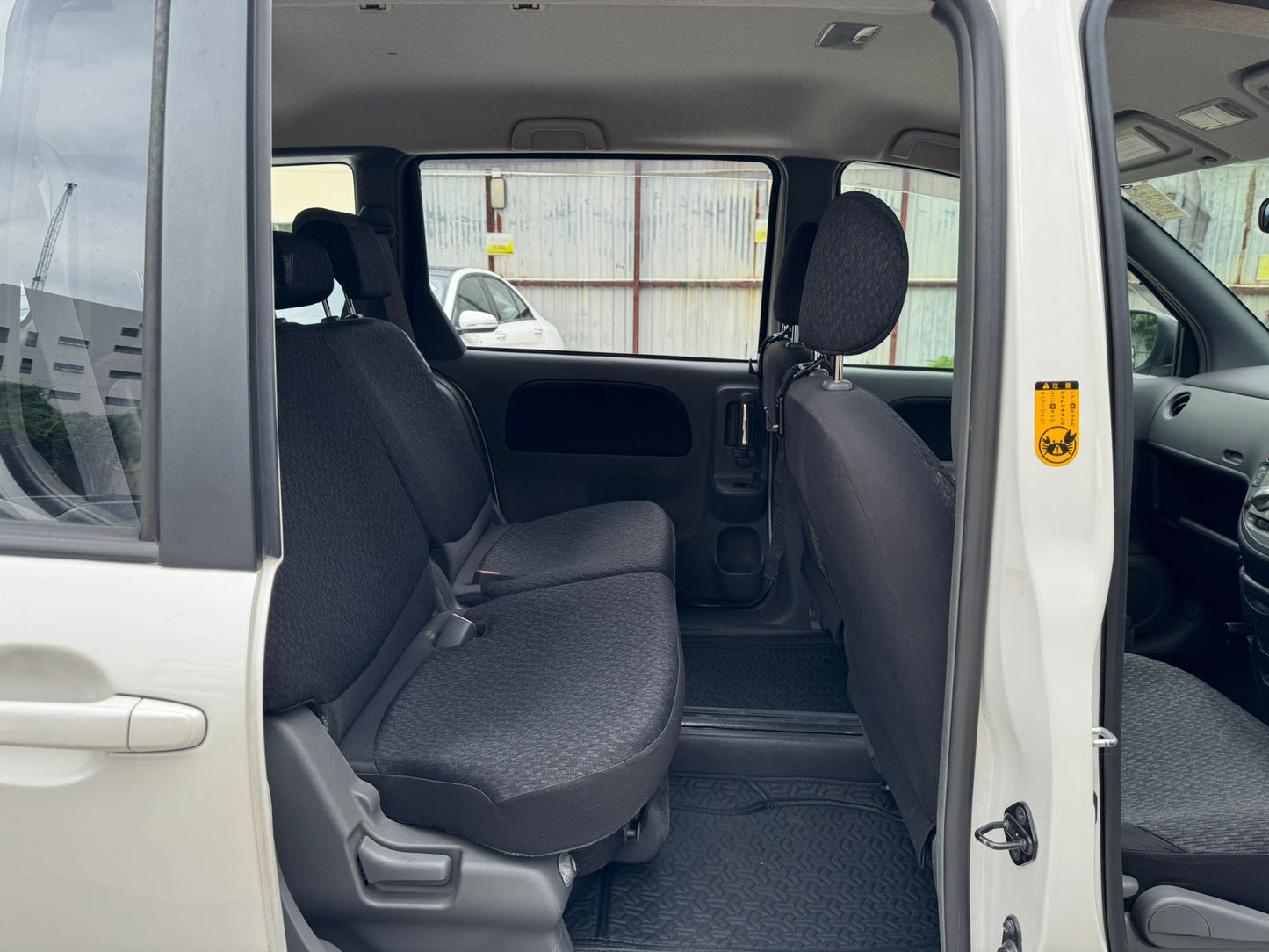 Toyota Sienta 2011